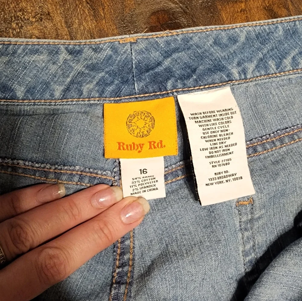 Ruby Rd. Crop Pants - Picture 6 of 6